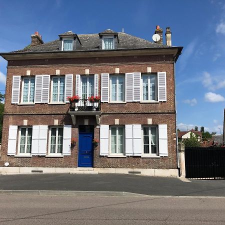 Maison Quatre Freres Лувие Екстериор снимка