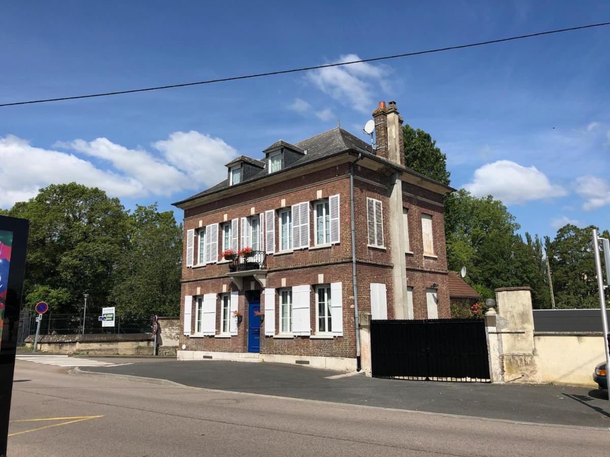 Maison Quatre Freres Лувие Екстериор снимка