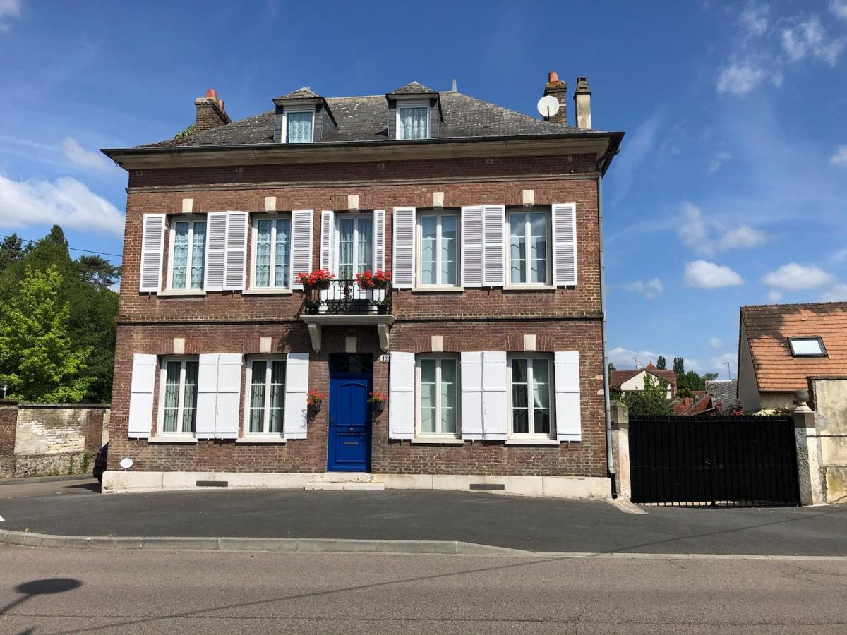 Maison Quatre Freres Лувие Екстериор снимка